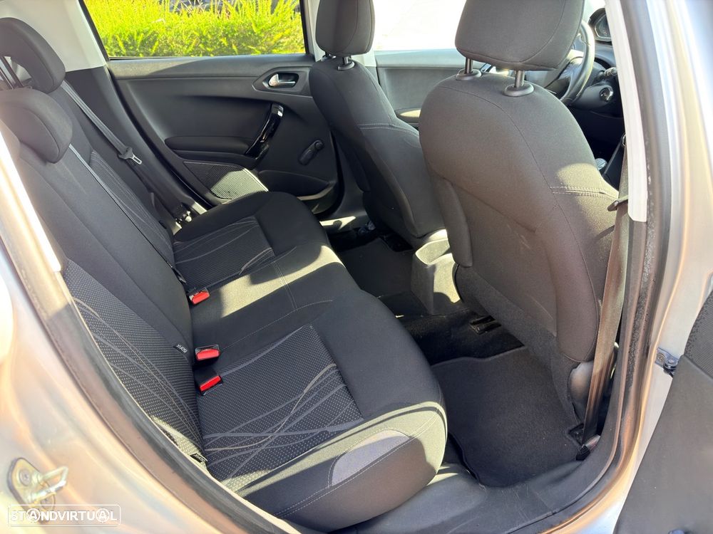 Peugeot 208 1.2 PureTech Allure - 16