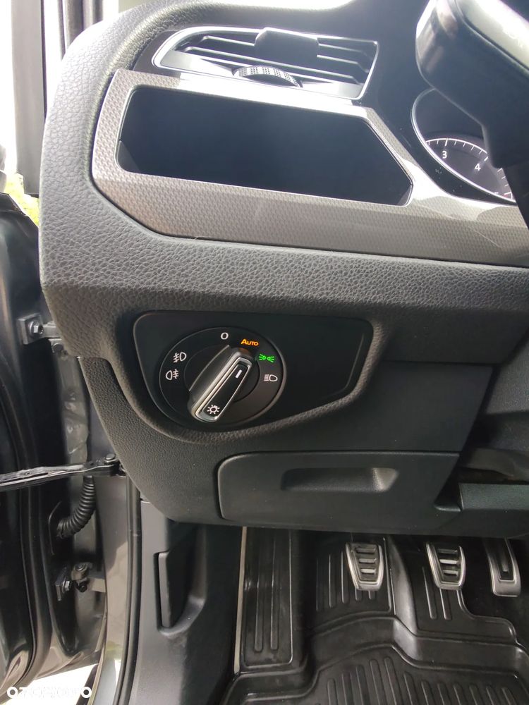Volkswagen Touran 1.6 TDI SCR Join - 28