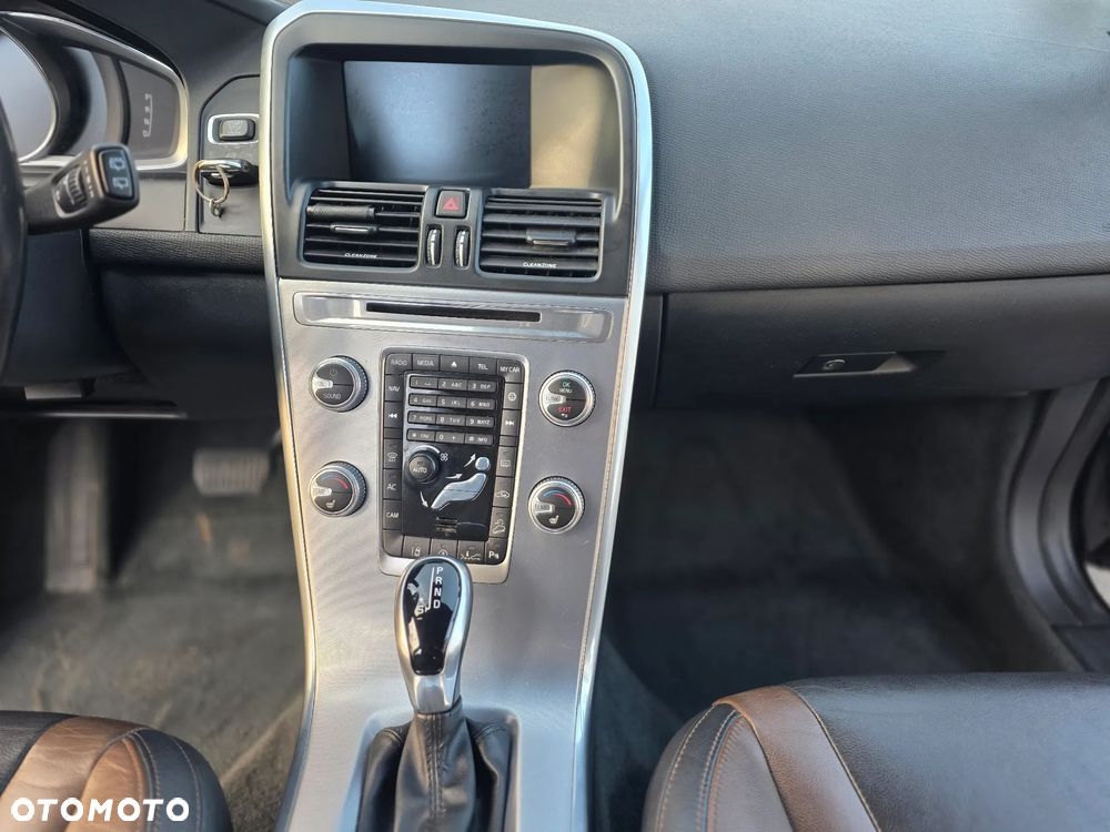 Volvo XC 60 D4 AWD Geartronic Summum - 16