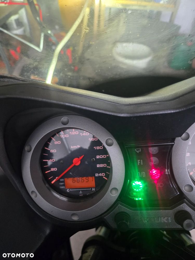 Suzuki V-STROM - 10