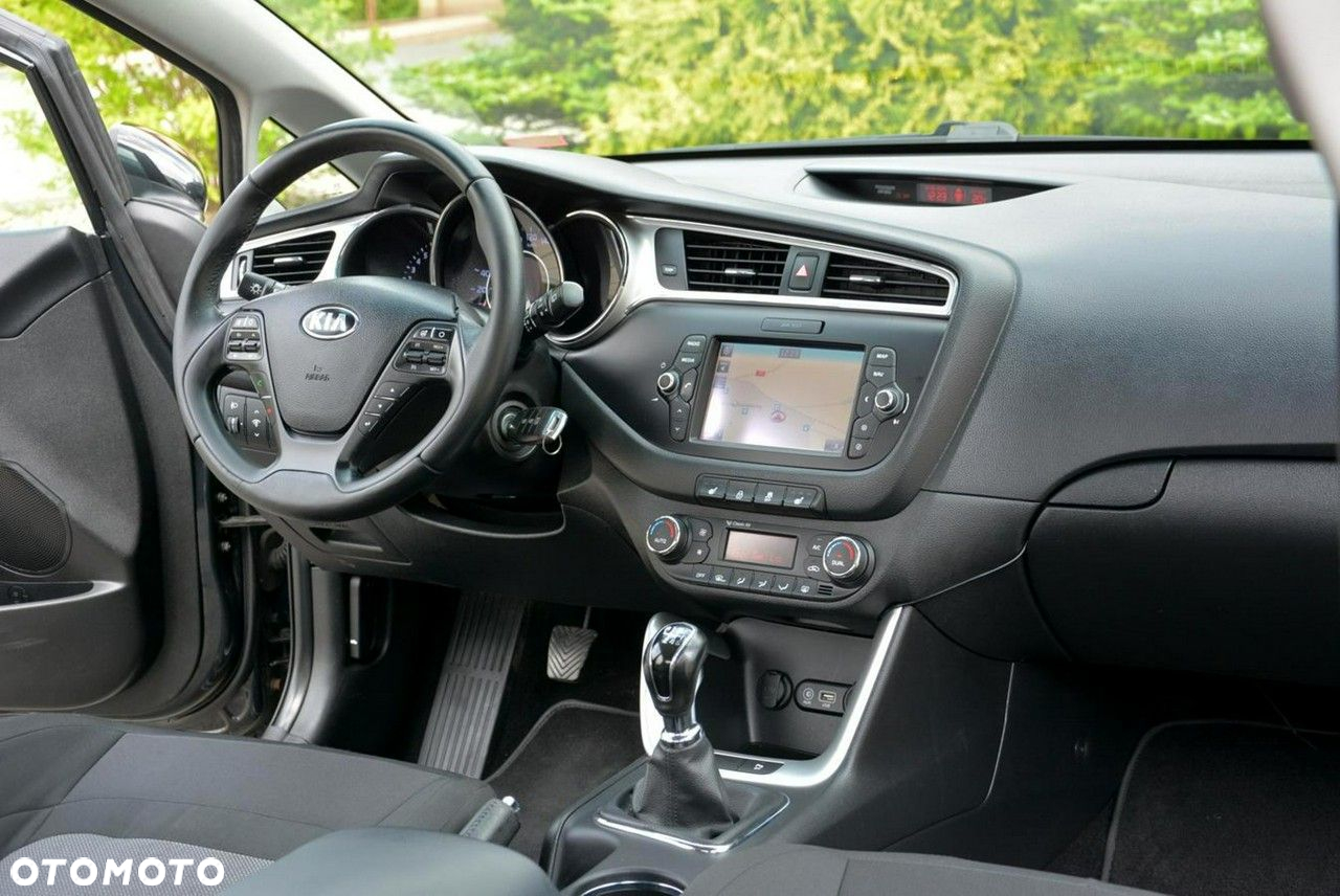 Kia Ceed 1.6 GDI ISG SW Platinum Edition - 19
