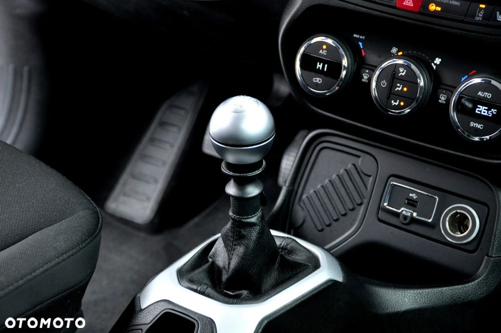 Jeep Renegade 1.4 MultiAir Night Eagle - 32