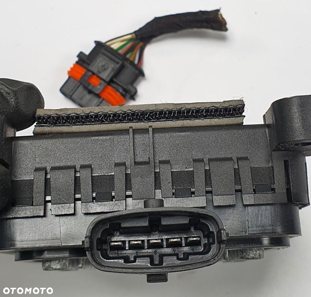 STEROWNIK POMPY PALIWA VOLVO C70 II 30769225 4N5T-9C105-AG - 3