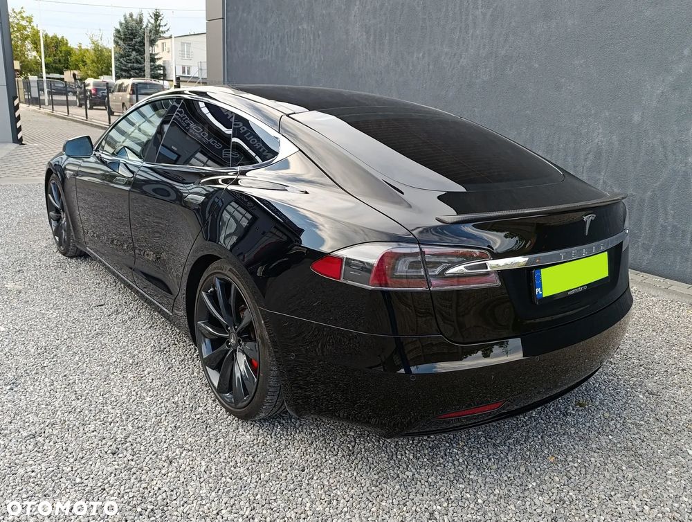 Tesla Model S - 19