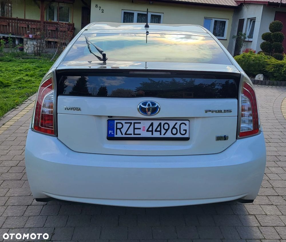 Toyota Prius (Hybrid) - 5