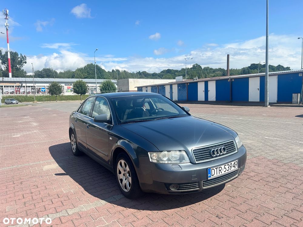 Audi A4 Limousine - 1