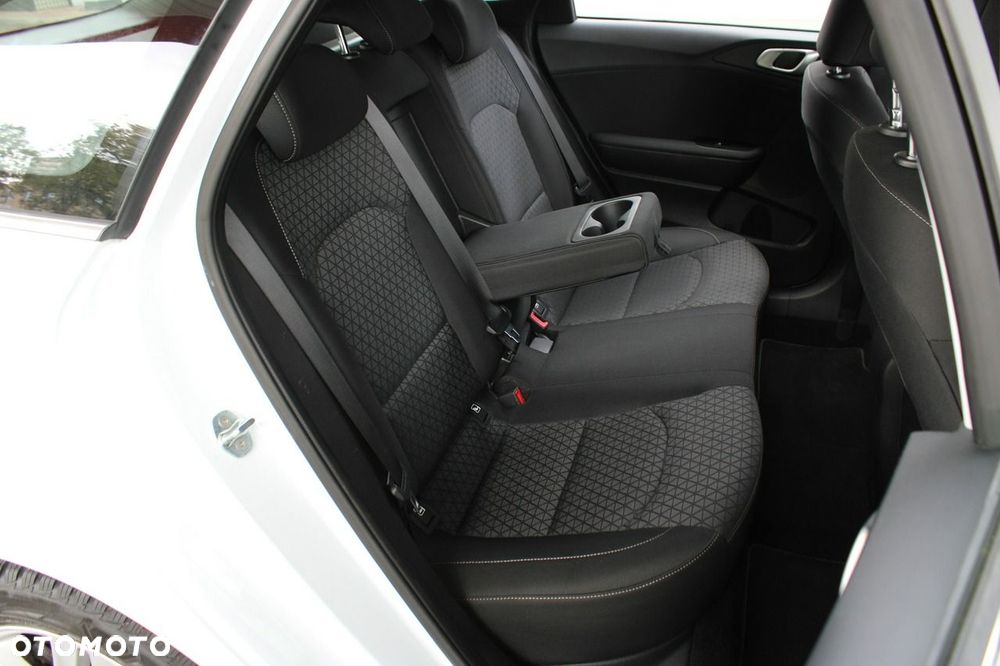 Kia Ceed 1.5 T-GDI Business Line - 12