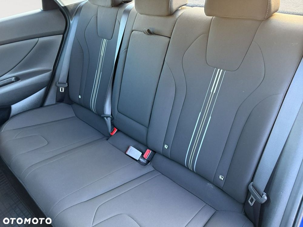 Hyundai Elantra 1.6 Smart - 23