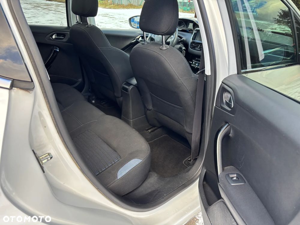 Peugeot 208 1.2 PureTech Allure - 9
