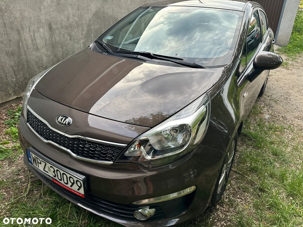 Kia Rio 1.2 L - 12