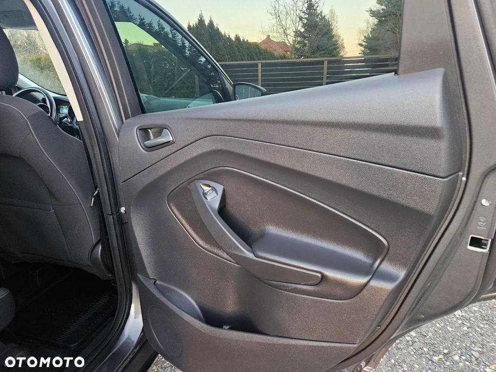 Ford Kuga 1.5 EcoBoost 2x4 Titanium - 35