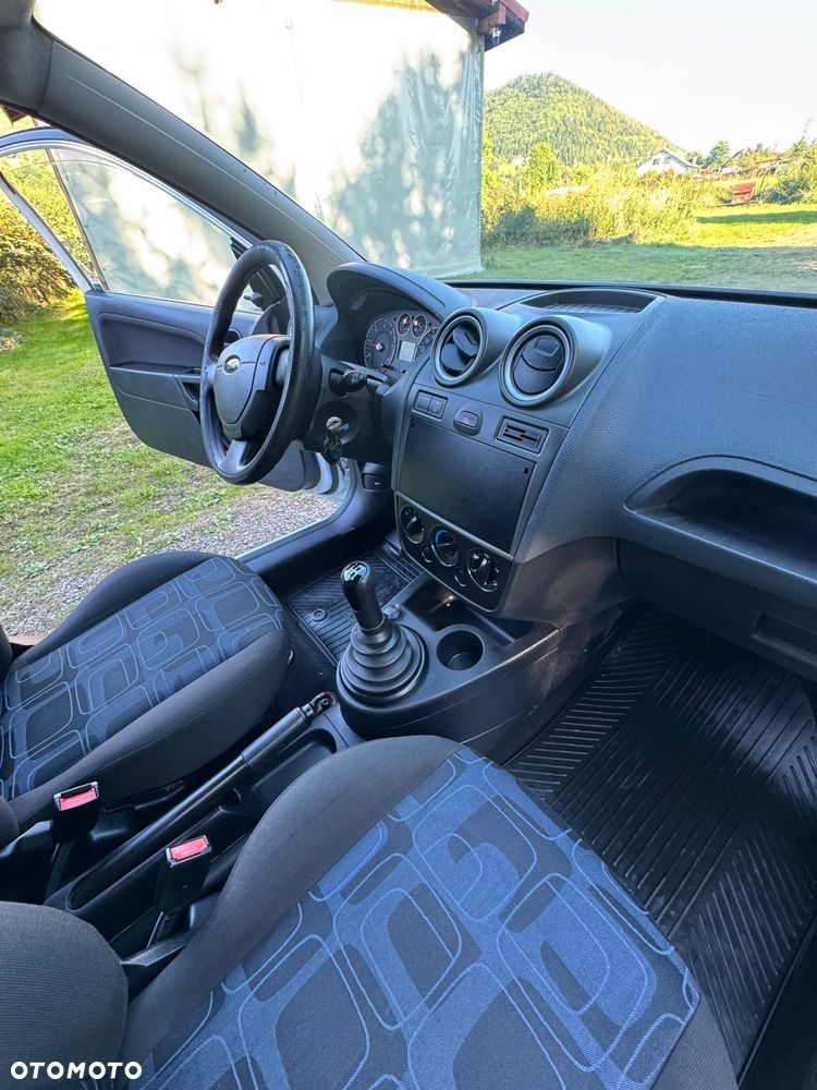 Ford Fiesta 1.4 TDCi Ambiente - 7