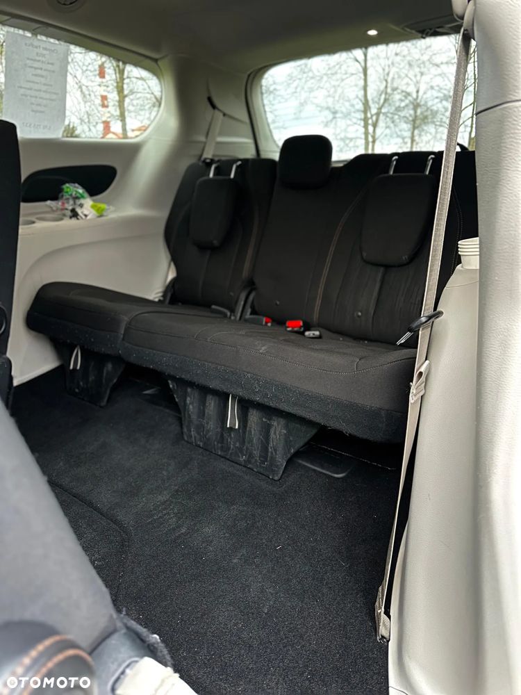 Chrysler Pacifica - 15