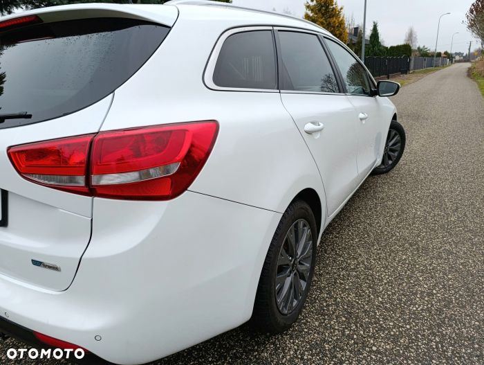 Kia Ceed 1.6 CRDi 115 Dream-Team Edition - 15