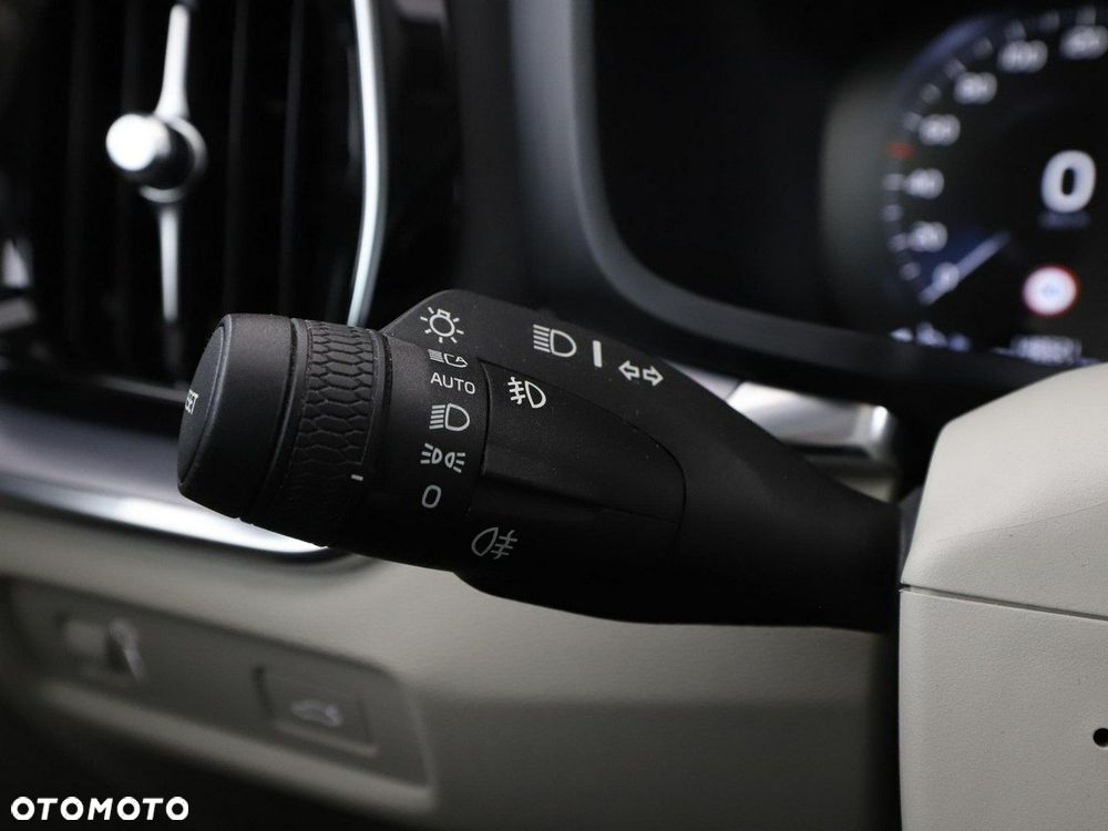 Volvo V60 B4 D Geartronic Momentum Pro - 36