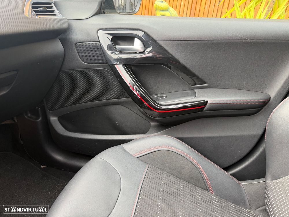 Peugeot 2008 1.2 PureTech GT Line EAT6 - 29