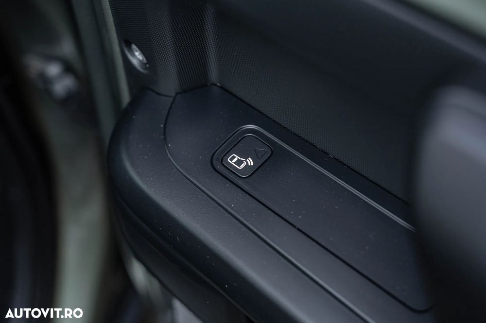 Land Rover Defender - 21