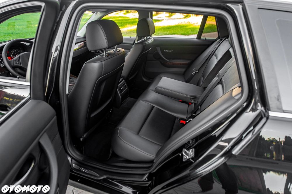 BMW Seria 3 325i xDrive Edition Exclusive - 26