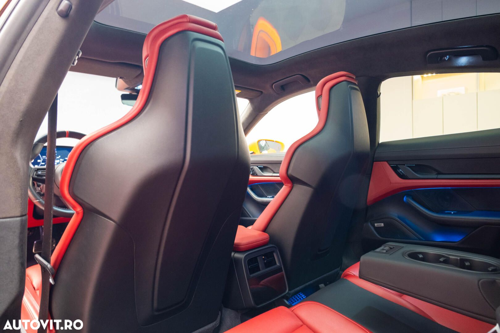Porsche Taycan - 11