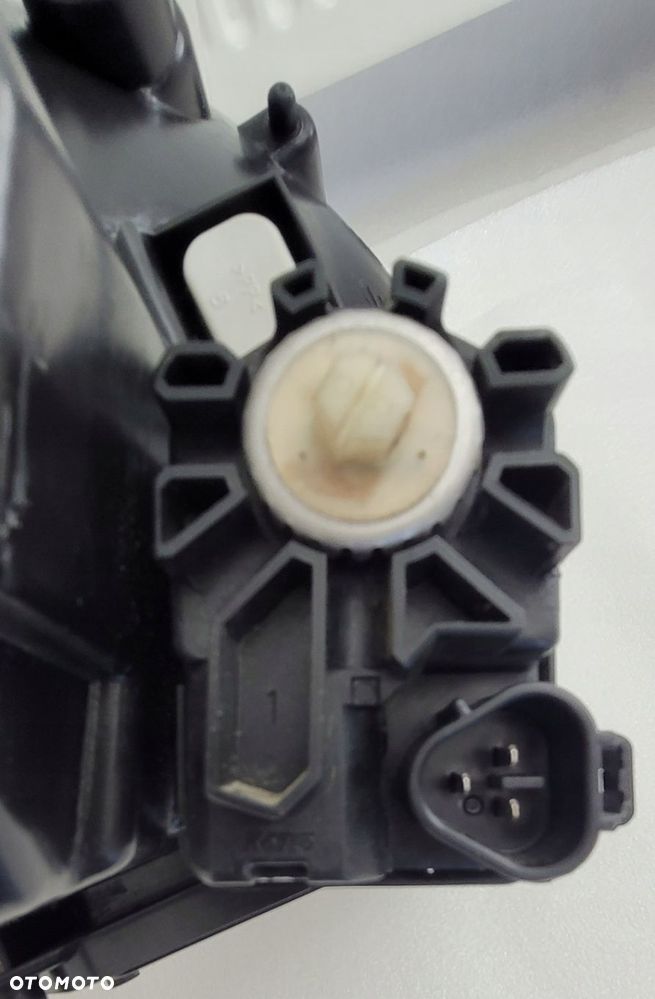 LAMPA LEWA PRZEDNIA ZWYKŁA TOYOTA RAV4 II LIFT 2003- - 11