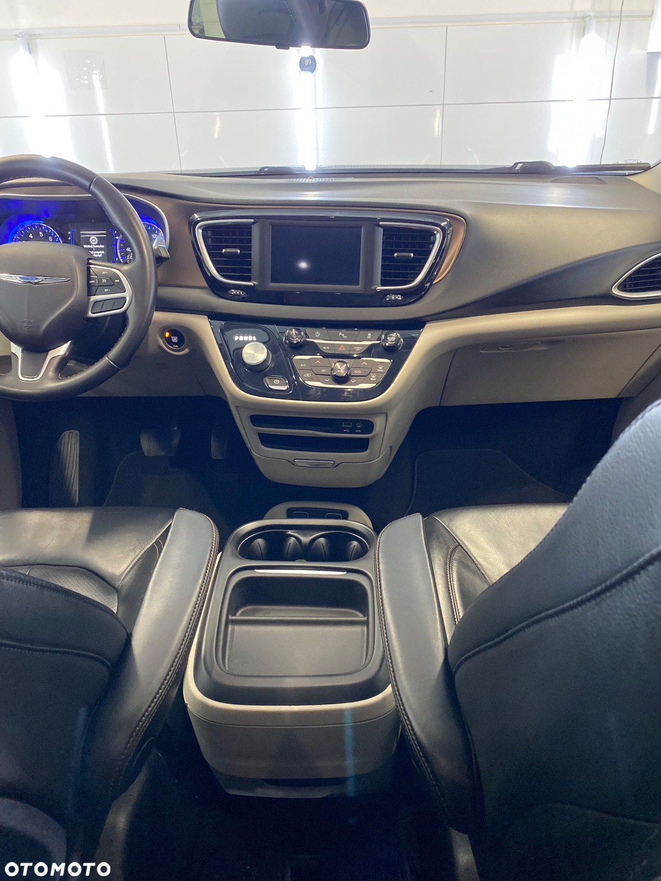 Chrysler Pacifica - 10