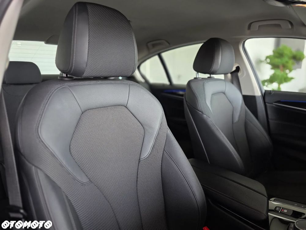 BMW Seria 5 530e iPerformance xDrive Sport Line sport - 26