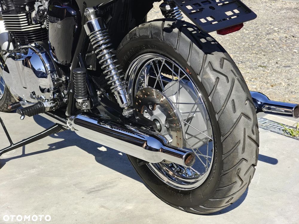 Triumph Bonneville - 8
