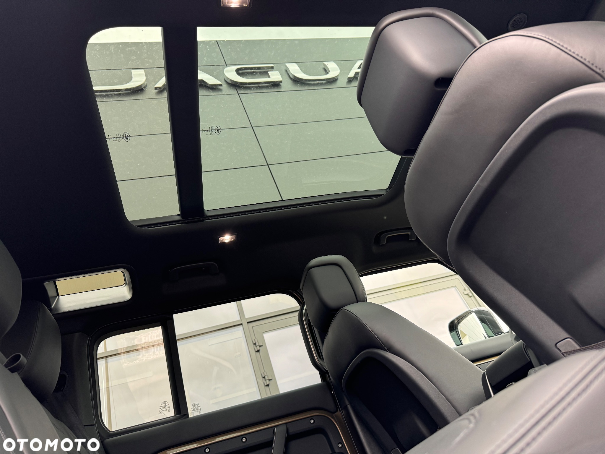 Land Rover Defender - 8