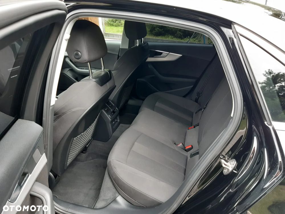 Audi A4 Limousine 40 TFSI S tronic - 13