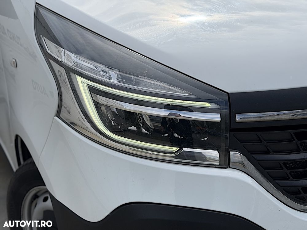 Renault TRAFIC - 2