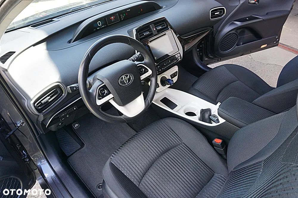 Toyota Prius Hybrid Executive - 18
