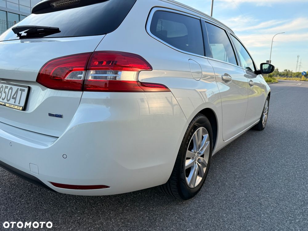 Peugeot 308 1.6 BlueHDi Allure S&S - 16