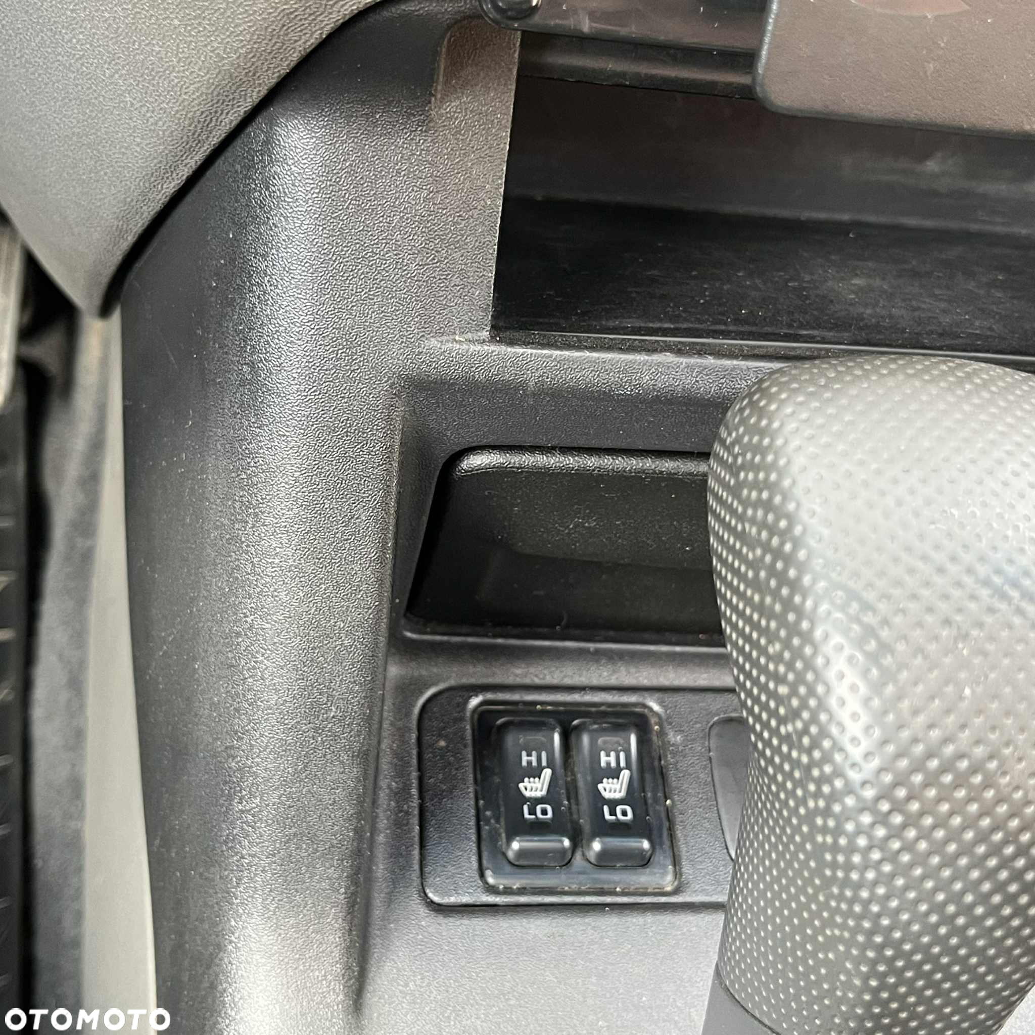 Mitsubishi Pajero - 28