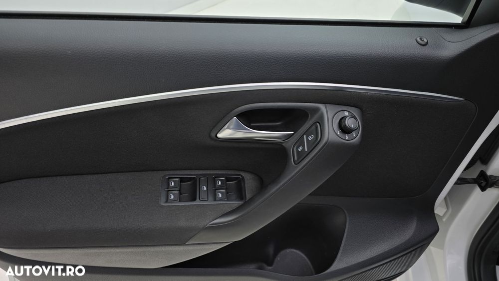 Volkswagen Polo - 11