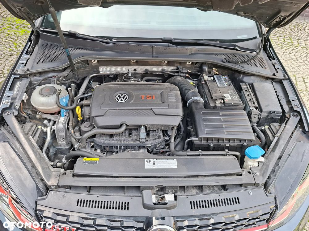 Volkswagen Golf - 22