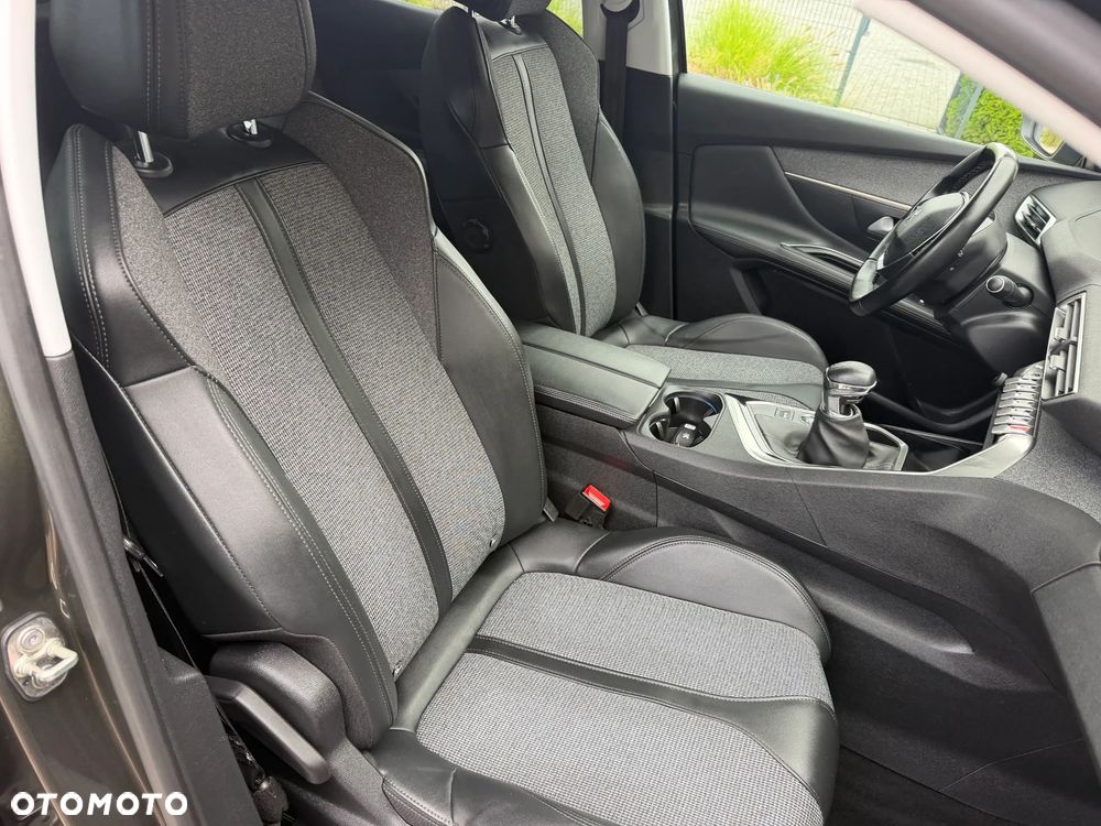 Peugeot 3008 1.2 PureTech Allure Pack S&S - 20