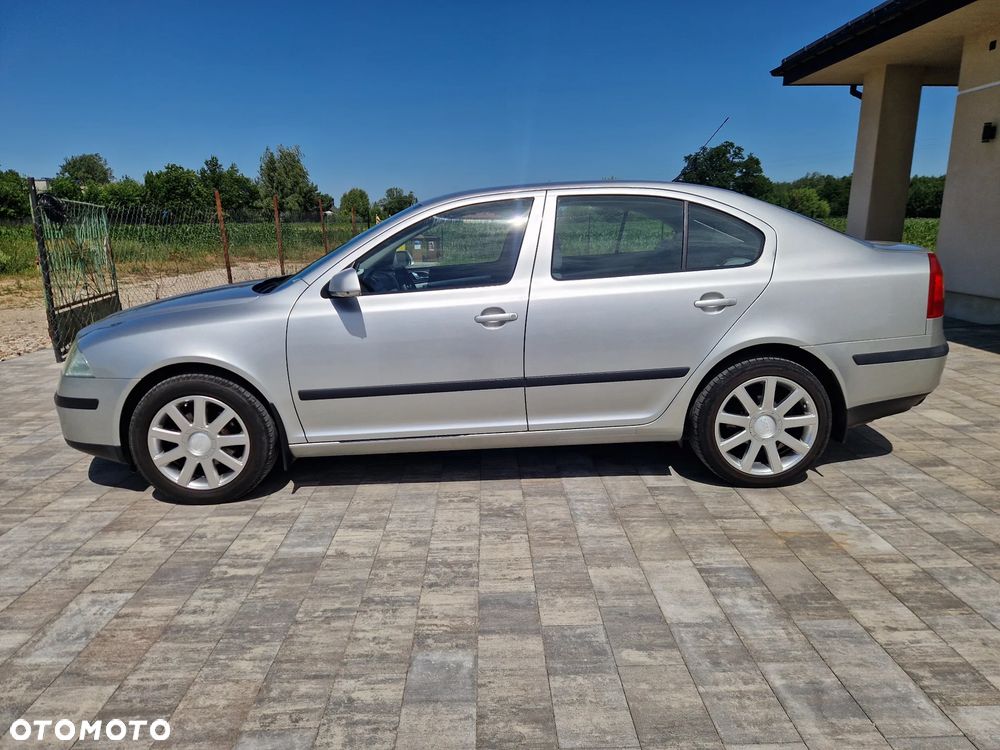 Skoda Octavia 1.6 FSI Automatik Ambiente - 4