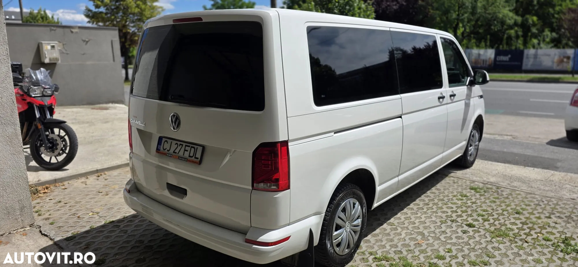 Volkswagen Caravelle - 3