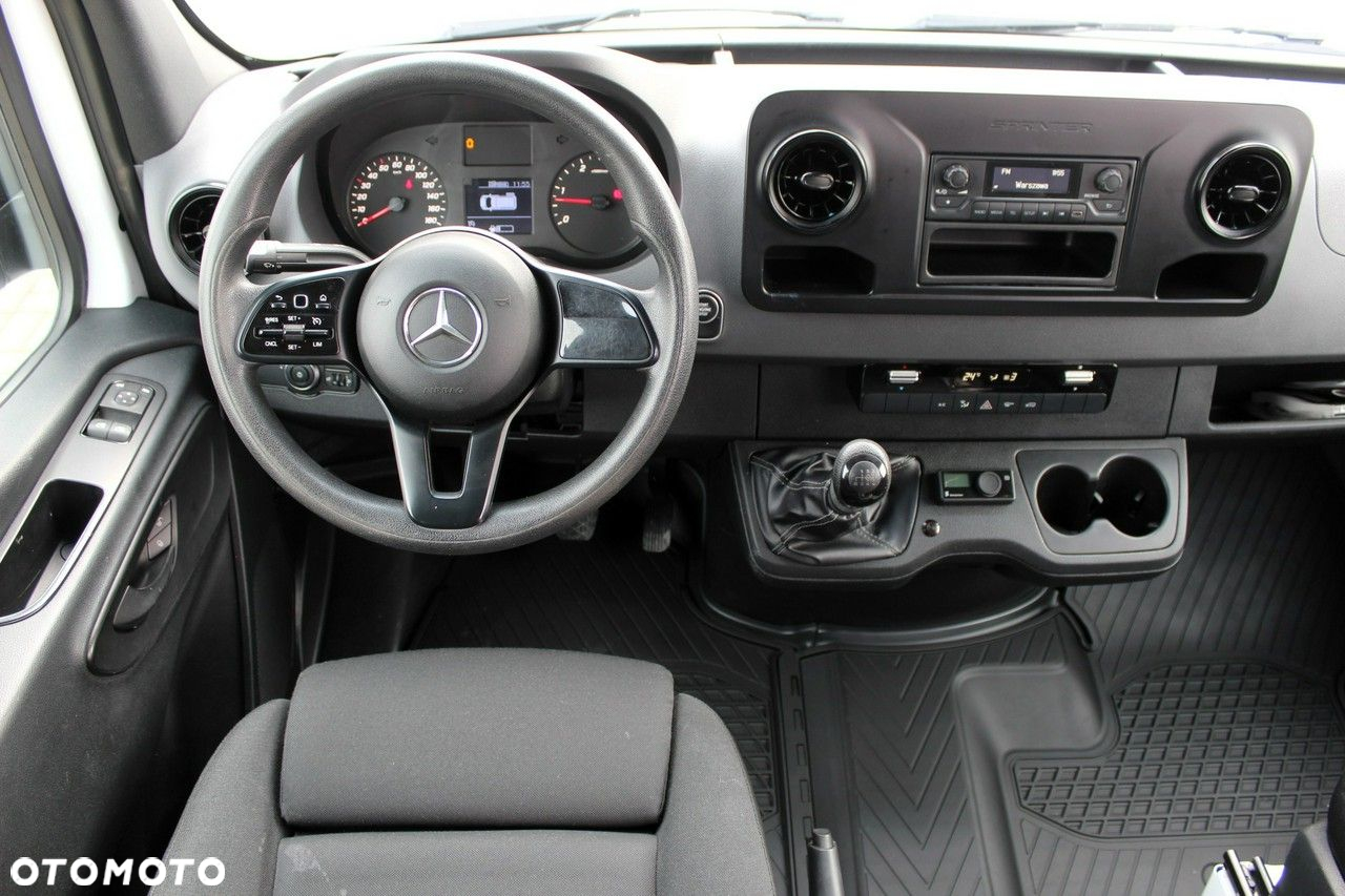 Mercedes-Benz Sprinter - 12