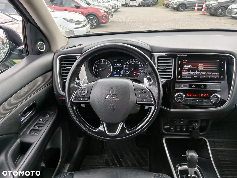 Mitsubishi Outlander 2.0 Instyle + 4WD CVT - 23