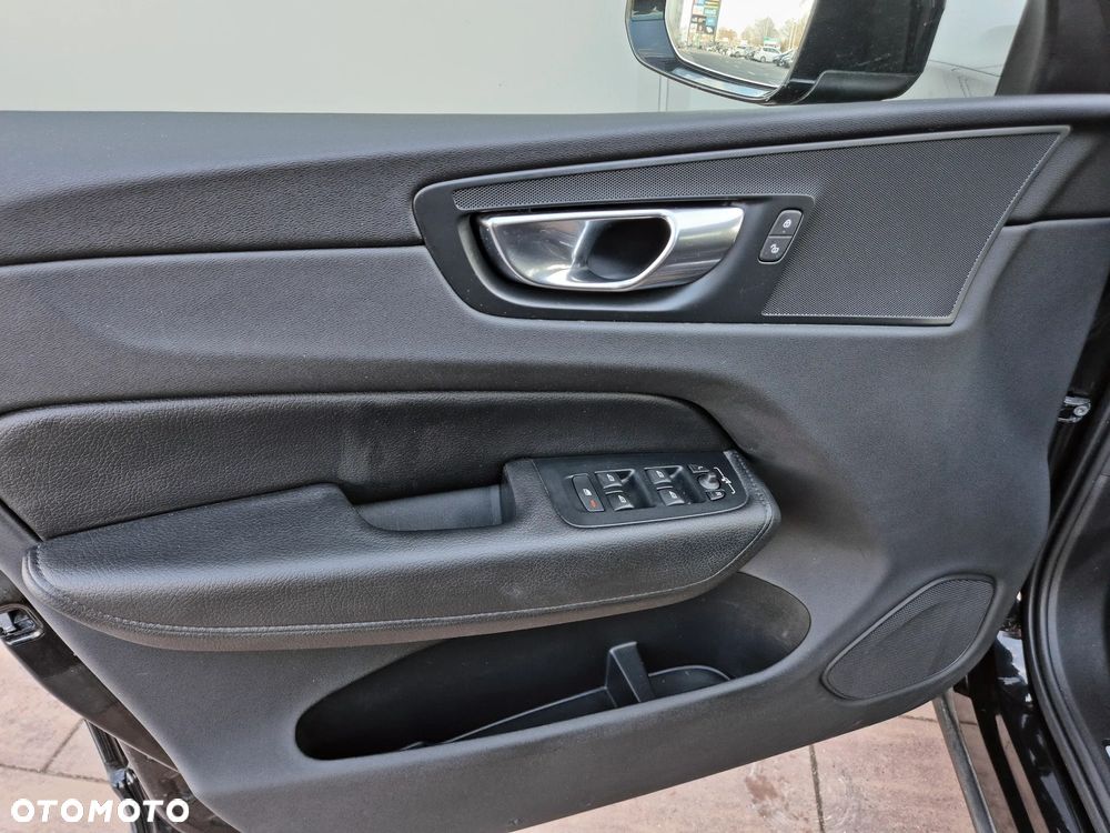Volvo XC 60 B4 D Geartronic Momentum Pro - 23
