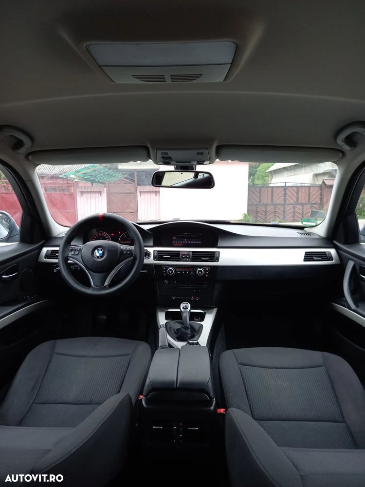 BMW Seria 3 318d Touring - 13