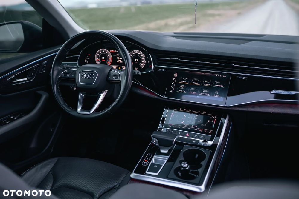 Audi Q8 SUV TFSI quattro 250 kW tiptronic S line business - 39