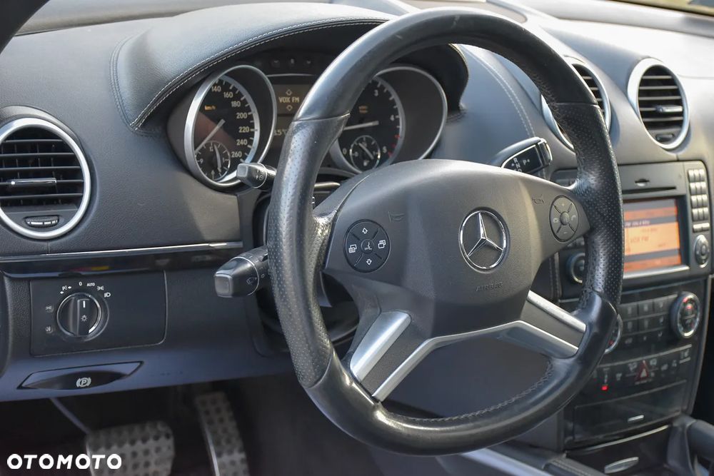 Mercedes-Benz ML 300 CDI 4Matic 7G-TRONIC DPF BlueEFFICIENCY Grand Edition - 23