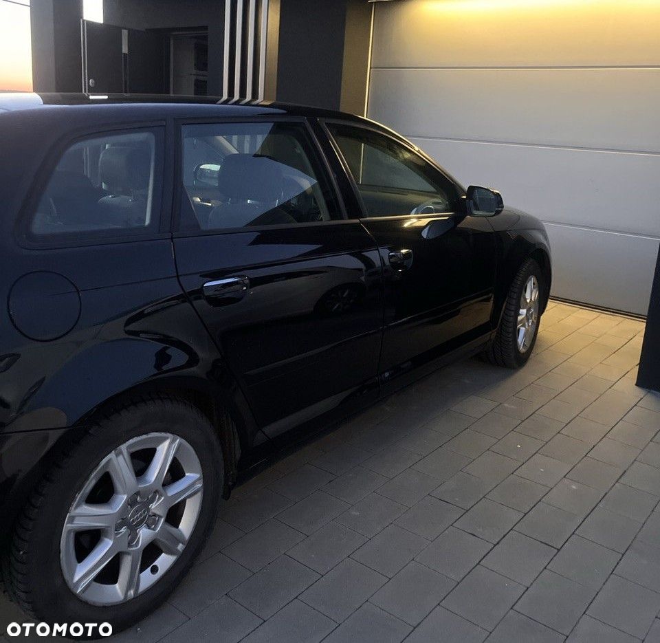 Audi A3 Sportback 1.6 TDI DPF Ambiente - 4