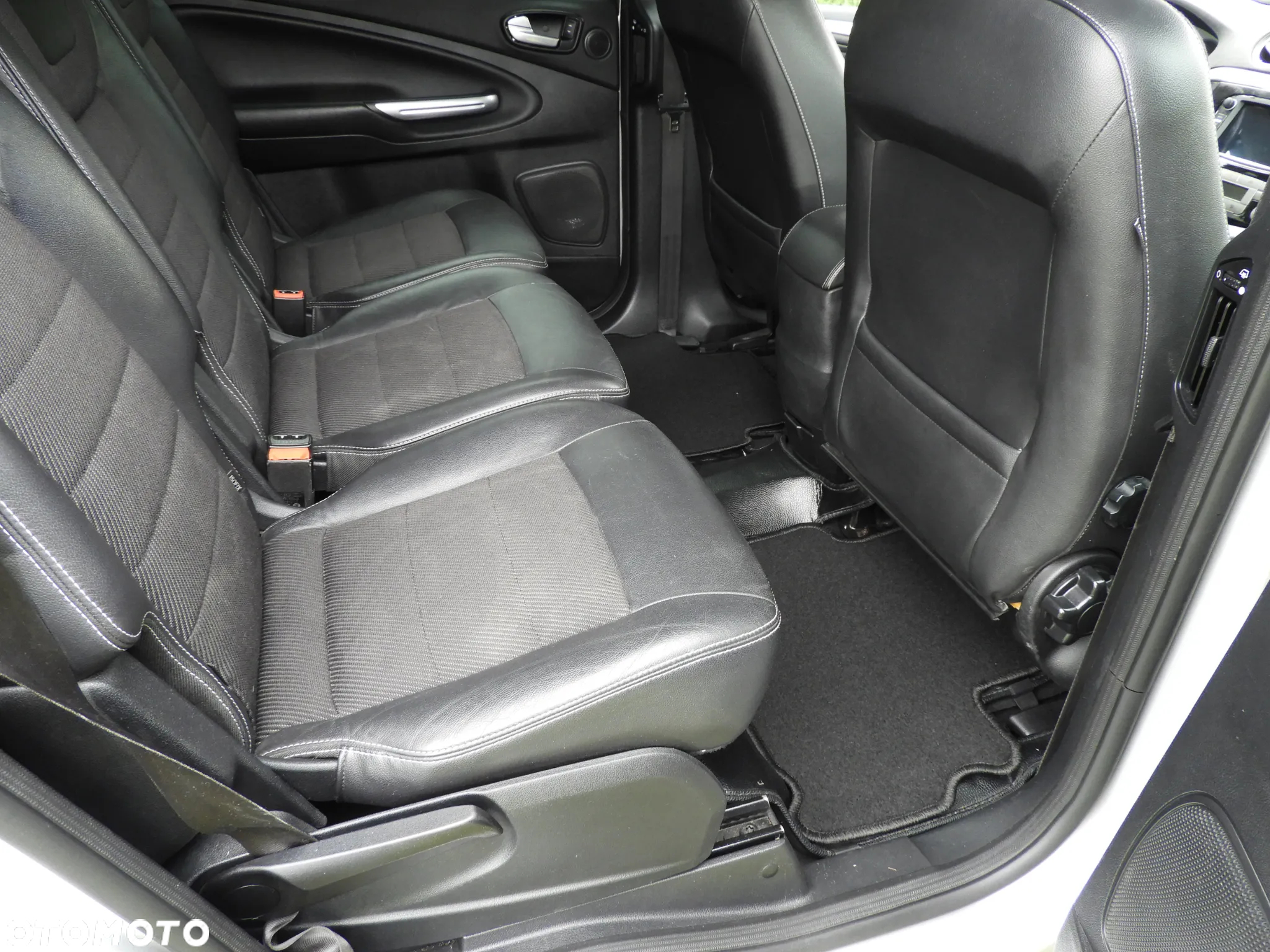 Ford S-Max - 23