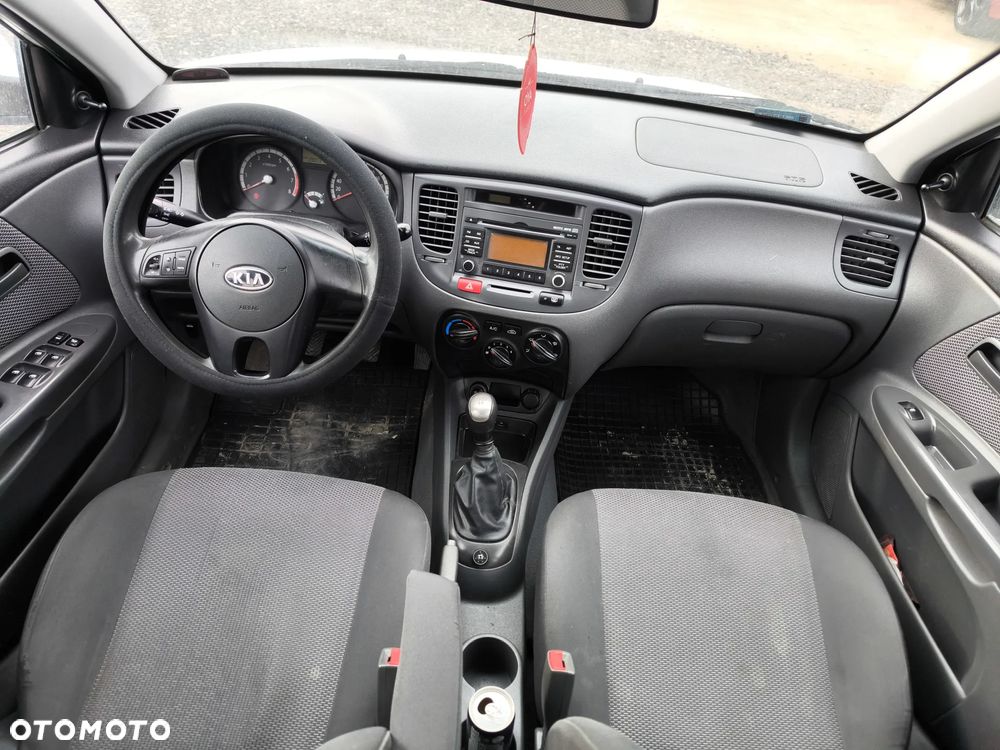 Kia Rio 1.4 EX - 21
