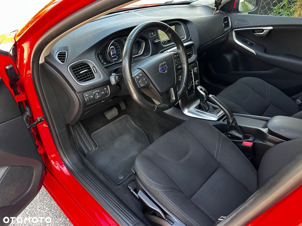 Volvo V40 D2 Momentum - 19
