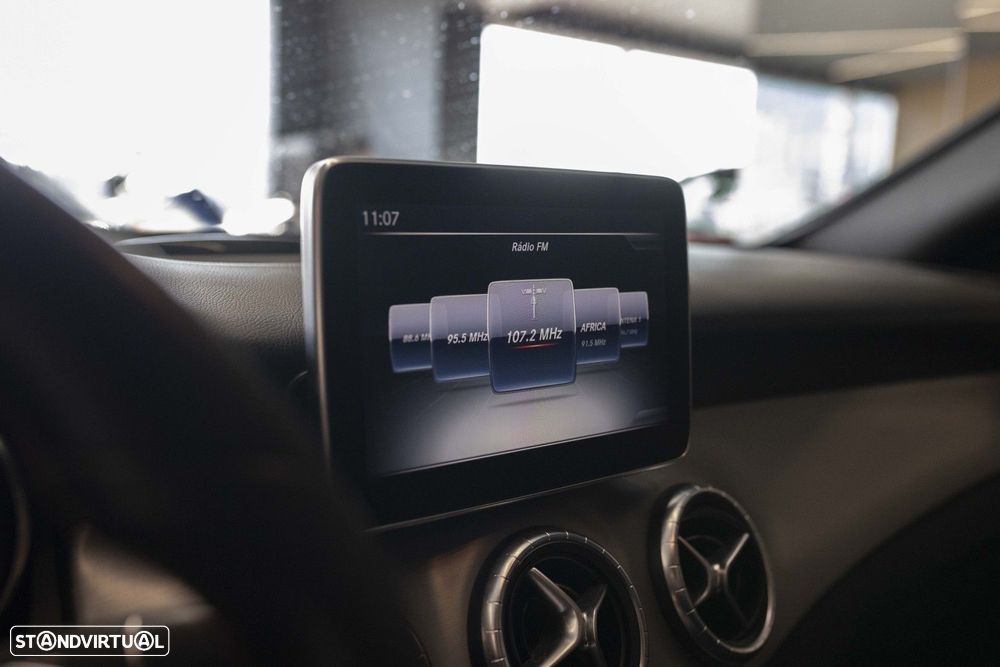 Mercedes-Benz CLA 220 d Shooting Brake AMG Line Aut. - 34