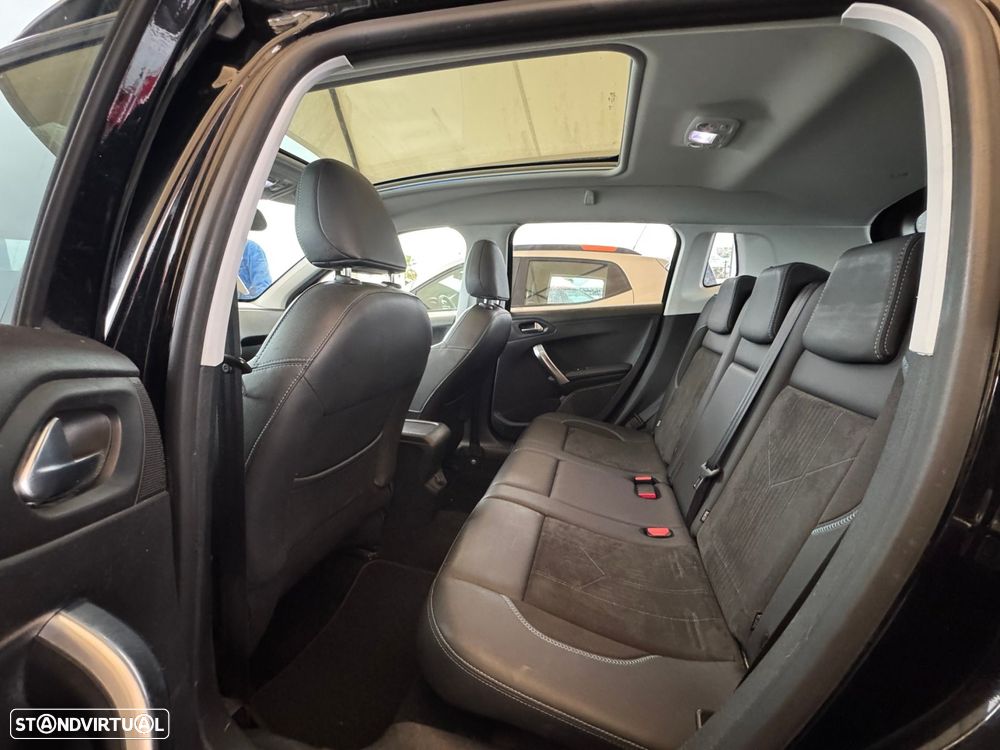 Peugeot 2008 1.2 PureTech Allure - 24